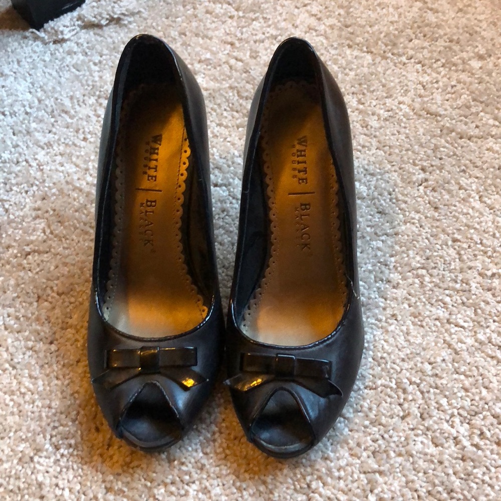 Black bow shoes